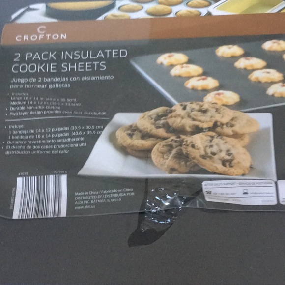 NWOT Crofton Two-Pack insulated cookie sheets - Picture 2 of 3